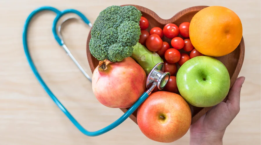 Farmacéutico elaborando un plan nutricional